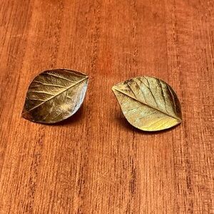 VTG Trifari Signed Gold Tone Leaf Clip Earrings, beautiful!